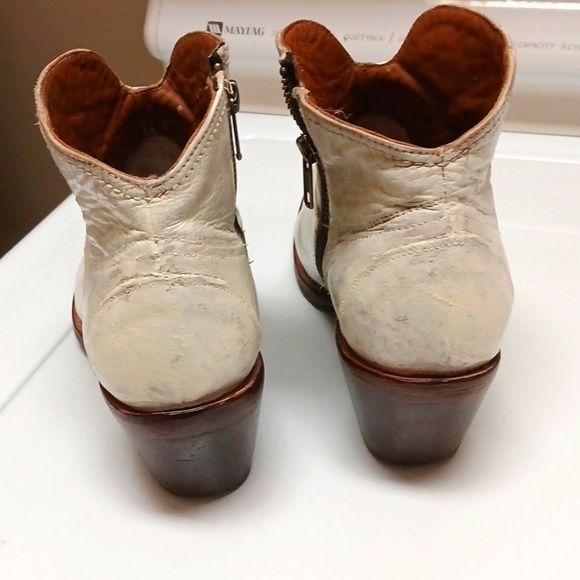 LUCCHESE ERIKA distressed BOOTIES, SIZE 9B - Picture 6 of 12